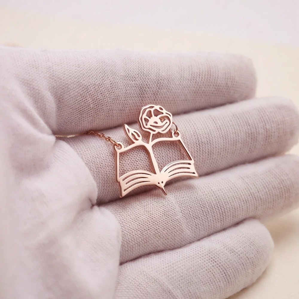 Custom Birth‑Flower Open Book  - Birth Flower Necklace recension och pris